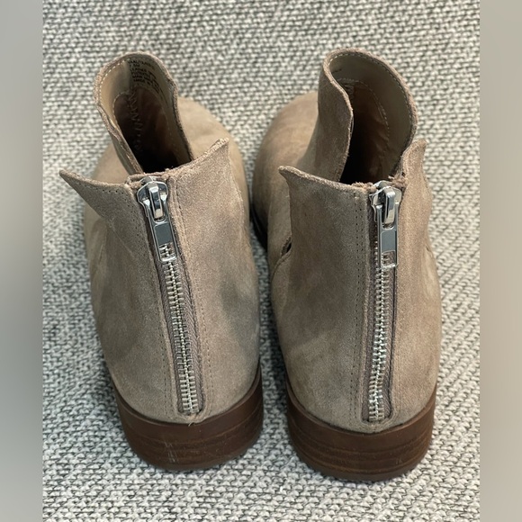 Steve Madden Tan Ankle Booties with Elastic Panels - Picture 8 of 16